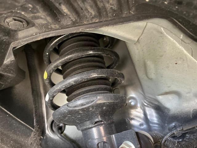 ハスラー タフワイルドターボ　純正９型ナビ　全周囲カメラ　セーフティサポート　アダプティブクルーズ　リアパーキングセンサー　ＬＥＤヘッド　オートライト　シートヒーター　スマートキー　ルーフレール　革巻きステアリング　パドルシフト（20枚目）