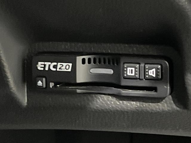 ヴェゼル ｅ：ＨＥＶ　Ｘ　純正９型コネクトナビ　バックカメラ　ホンダセンシング　アダプティブクルーズ　パーキングセンサー　ＬＥＤヘッドライト　ワイヤレス充電　スマートキー　オートエアコン　ＥＴＣ　ステアリングスイッチ　禁煙車（7枚目）