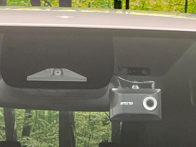 ヴォクシー ハイブリッドＳ－Ｚ　純正１０．５型ナビ　全周囲カメラ　快適利便ＰＫＧ　三眼ＬＥＤ　ユニバーサルステップ　パワーバックドア　両側電動スライド　セーフティセンス　レーダークルーズ　シートヒーター　ステアリングヒーター（6枚目）