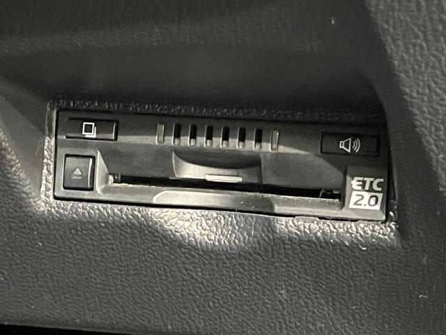 プリウス Ａ　後期　Ｔコネクト１１．６型ナビ　バックカメラ　セーフティセンス　ブラインドスポットモニター　クリアランスソナー　パーキングアシスト　レーダークルーズ　パワーシート　ＬＥＤヘッド　スマートキー　禁煙車（7枚目）