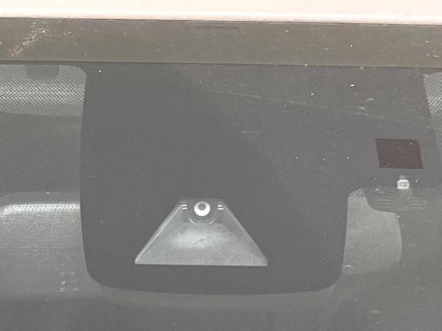 プリウス Ａツーリングセレクション　純正９型ナビ　フルセグ　バックカメラ　セーフティセンス　ブラインドスポットモニター　レーダークルーズ　クリアランスソナー　パーキングアシスト　黒合皮シート　シートヒーター　ＬＥＤヘッド　オートライト（3枚目）