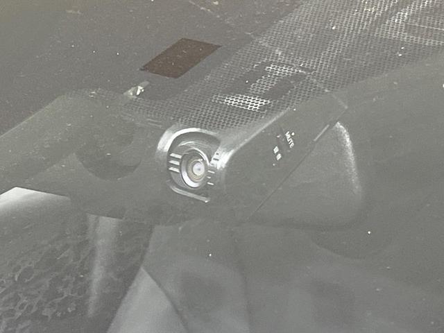 プリウス Ａツーリングセレクション　純正９型ナビ　フルセグ　バックカメラ　セーフティセンス　ブラインドスポットモニター　レーダークルーズ　クリアランスソナー　パーキングアシスト　黒合皮シート　シートヒーター　ＬＥＤヘッド　オートライト（7枚目）