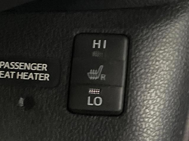 プリウス Ａツーリングセレクション　純正９型ナビ　フルセグ　バックカメラ　セーフティセンス　ブラインドスポットモニター　レーダークルーズ　クリアランスソナー　パーキングアシスト　黒合皮シート　シートヒーター　ＬＥＤヘッド　オートライト（31枚目）