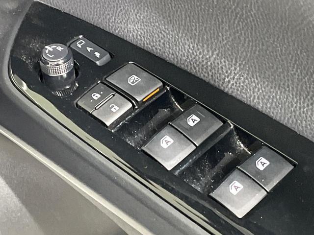 プリウス Ａツーリングセレクション　純正９型ナビ　フルセグ　バックカメラ　セーフティセンス　ブラインドスポットモニター　レーダークルーズ　クリアランスソナー　パーキングアシスト　黒合皮シート　シートヒーター　ＬＥＤヘッド　オートライト（45枚目）