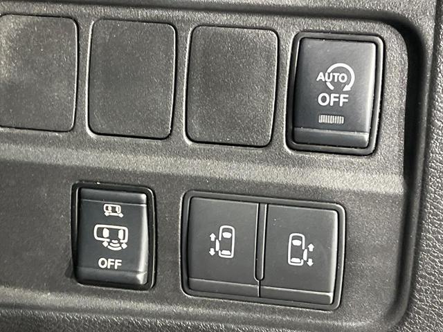 セレナ ハイウェイスターＶ　後期　セーフティパックＡ　純正１０型ナビ　後席モニター　全周囲カメラ　プロパイロット　デジタルインナーミラー　ブラインドスポットモニター　ハンズフリー両側電動スライド　ＬＥＤヘッドライト　オートライト（4枚目）