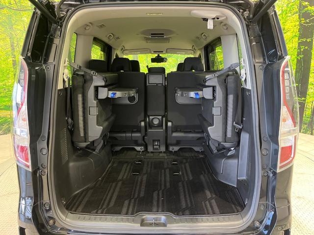 セレナ ハイウェイスターＶ　後期　セーフティパックＡ　純正１０型ナビ　後席モニター　全周囲カメラ　プロパイロット　デジタルインナーミラー　ブラインドスポットモニター　ハンズフリー両側電動スライド　ＬＥＤヘッドライト　オートライト（11枚目）