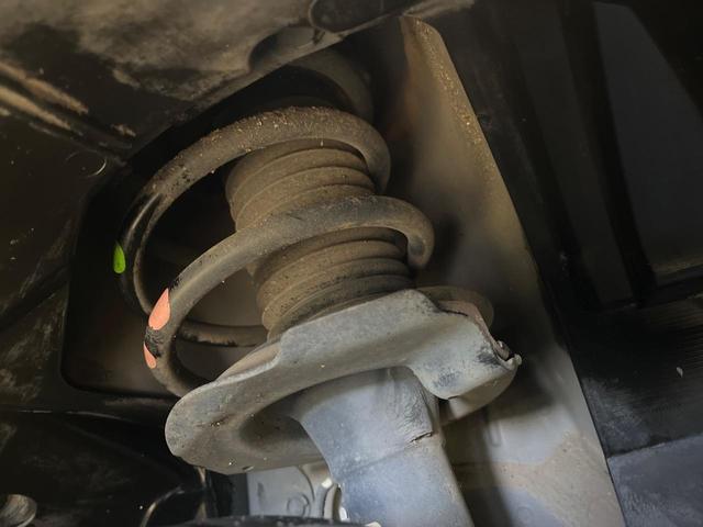 セレナ ハイウェイスターＶ　後期　セーフティパックＡ　純正１０型ナビ　後席モニター　全周囲カメラ　プロパイロット　デジタルインナーミラー　ブラインドスポットモニター　ハンズフリー両側電動スライド　ＬＥＤヘッドライト　オートライト（20枚目）