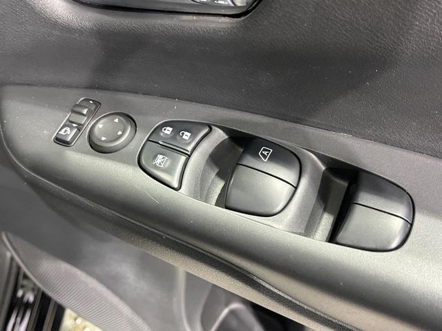 セレナ ハイウェイスターＶ　後期　セーフティパックＡ　純正１０型ナビ　後席モニター　全周囲カメラ　プロパイロット　デジタルインナーミラー　ブラインドスポットモニター　ハンズフリー両側電動スライド　ＬＥＤヘッドライト　オートライト（42枚目）