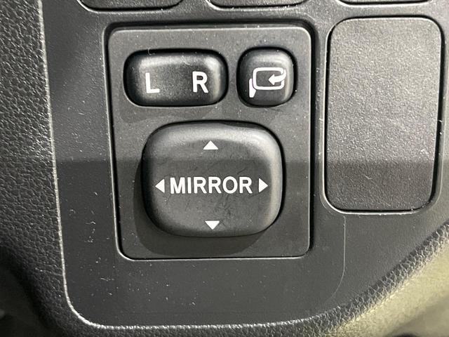 エッセ ＶＳ　メモリアルエディション　純正ＣＤオーディオ　リモコンキー　電動格納ドアミラー　プライバシーガラス　エアコン　シートバックポケット　エアバック　禁煙車（5枚目）