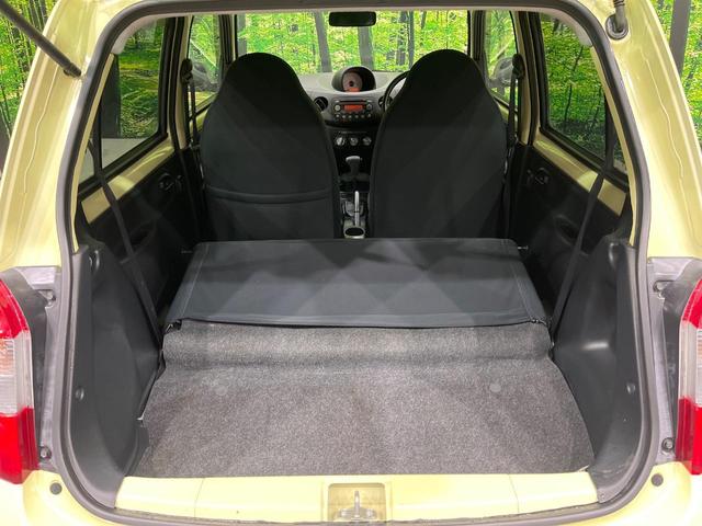 エッセ ＶＳ　メモリアルエディション　純正ＣＤオーディオ　リモコンキー　電動格納ドアミラー　プライバシーガラス　エアコン　シートバックポケット　エアバック　禁煙車（10枚目）