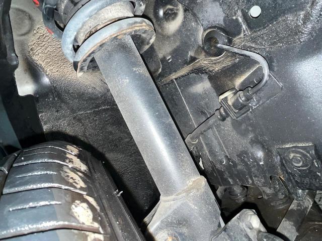 エッセ ＶＳ　メモリアルエディション　純正ＣＤオーディオ　リモコンキー　電動格納ドアミラー　プライバシーガラス　エアコン　シートバックポケット　エアバック　禁煙車（20枚目）