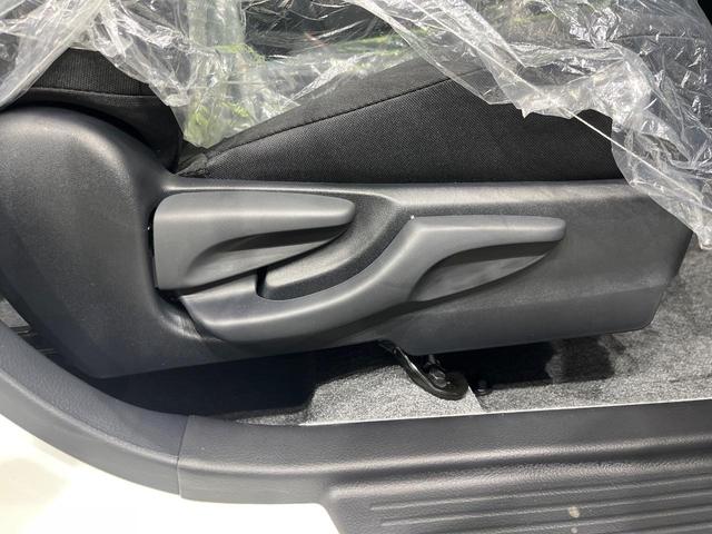 プロボックス ハイブリッドＦ　登録済未使用車　セーフティセンス　オートライト　オートマチックハイビーム　オートエアコン　リモコンキー　ＡＣ１００Ｖ電源　上級ファブリックシート　パワーウィンドゥ　電動格納ミラー　アイドリングストップ（41枚目）