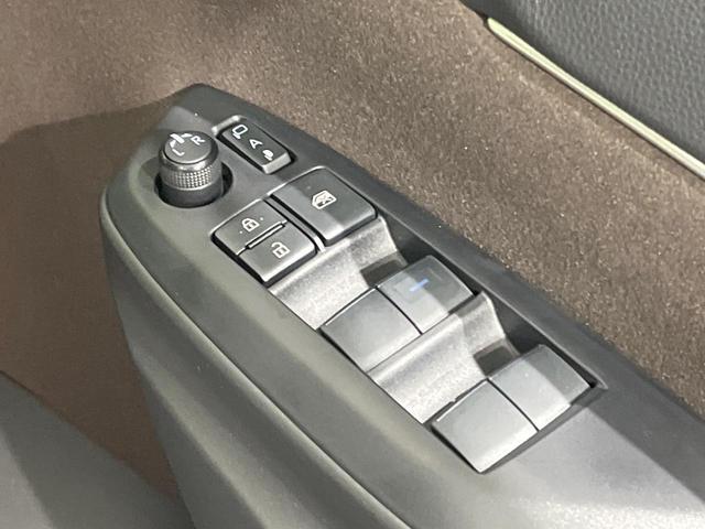 ヤリスクロス ハイブリッドＺ　純正８型ディスプレイオーディオ　バックカメラ　パワーバックドア　セーフティセンス　レーダークルーズ　ドラレコ　ＥＴＣ　スマートキー　ＬＥＤヘッドライト　オートライト　パワーシート　禁煙車（43枚目）