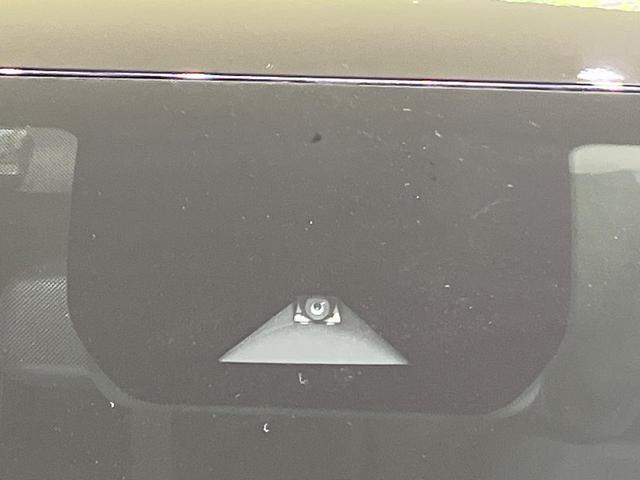 ノート Ｘ　純正９型ナビ　ＬＥＤヘッドライト　オートライト　インテリキー　エマージェンシーブレーキ　ステアリングスイッチ　オートエアコン　ハイビームアシスト　後席リクライニング機能　電動格納ミラー　禁煙車（4枚目）