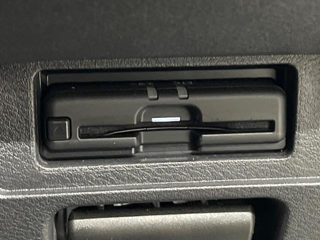 ノート Ｘ　純正９型ナビ　ＬＥＤヘッドライト　オートライト　インテリキー　エマージェンシーブレーキ　ステアリングスイッチ　オートエアコン　ハイビームアシスト　後席リクライニング機能　電動格納ミラー　禁煙車（5枚目）