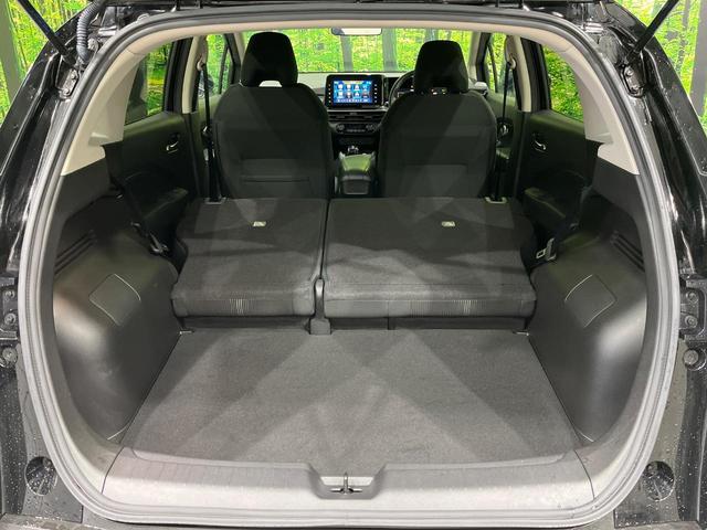 ノート Ｘ　純正９型ナビ　ＬＥＤヘッドライト　オートライト　インテリキー　エマージェンシーブレーキ　ステアリングスイッチ　オートエアコン　ハイビームアシスト　後席リクライニング機能　電動格納ミラー　禁煙車（9枚目）