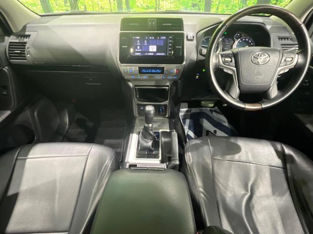 ランドクルーザープラド ＴＸ　後期　ディーゼル　７人乗　純正ナビ　バックカメラ　セーフティセンス　レーダークルーズ　ＬＥＤヘッド　オートライト　スマートキー　ＥＴＣ　革ウッドコンビステアリング　ステアリングスイッチ　オートエアコン（2枚目）