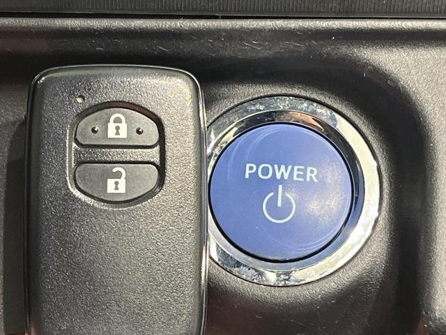 アクア G 純正ナビ フルセグ バックカメラ スマートキー LEDヘッド オートライト ETC 革巻きステアリング ステアリングスイッチ オートエアコン パワーウィンドウ アームレスト付センターコンソールボックス(6枚目)