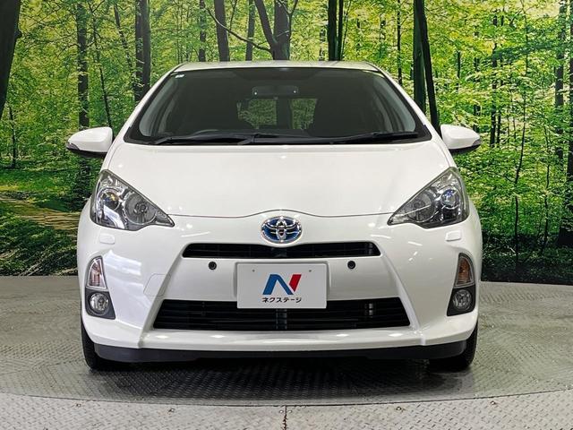 アクア G 純正ナビ フルセグ バックカメラ スマートキー LEDヘッド オートライト ETC 革巻きステアリング ステアリングスイッチ オートエアコン パワーウィンドウ アームレスト付センターコンソールボックス(14枚目)