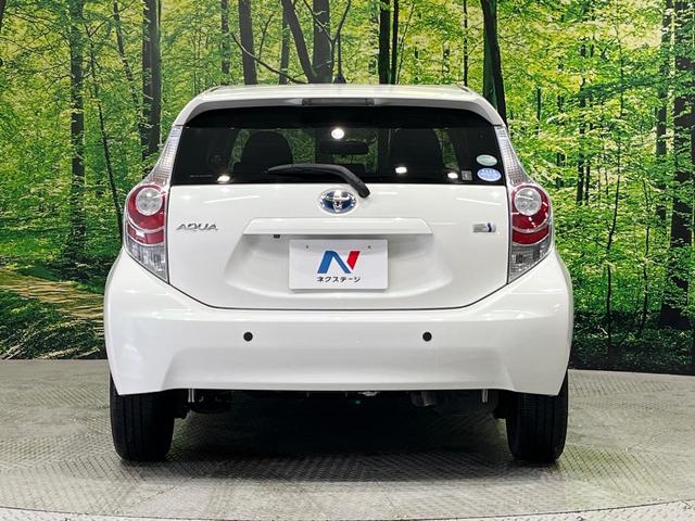 アクア G 純正ナビ フルセグ バックカメラ スマートキー LEDヘッド オートライト ETC 革巻きステアリング ステアリングスイッチ オートエアコン パワーウィンドウ アームレスト付センターコンソールボックス(15枚目)