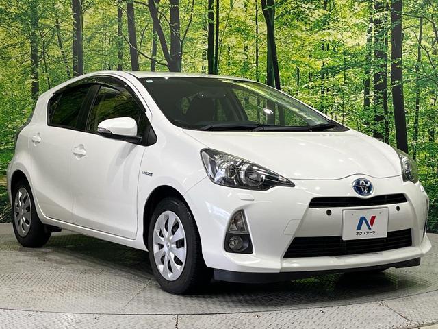 アクア G 純正ナビ フルセグ バックカメラ スマートキー LEDヘッド オートライト ETC 革巻きステアリング ステアリングスイッチ オートエアコン パワーウィンドウ アームレスト付センターコンソールボックス(16枚目)