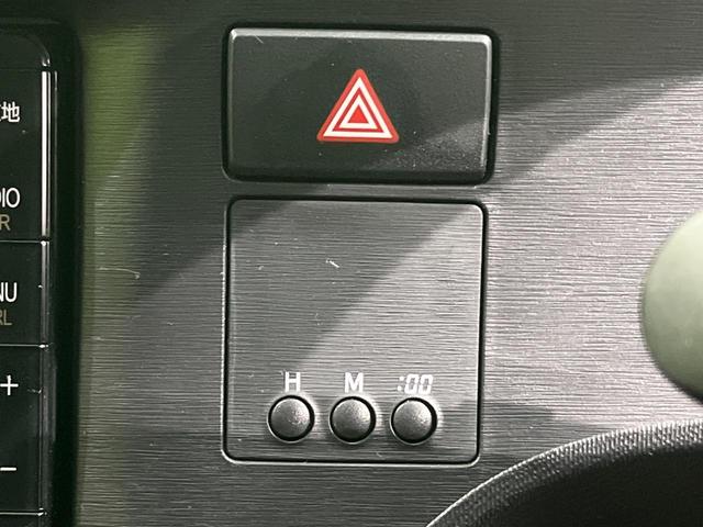 アクア G 純正ナビ フルセグ バックカメラ スマートキー LEDヘッド オートライト ETC 革巻きステアリング ステアリングスイッチ オートエアコン パワーウィンドウ アームレスト付センターコンソールボックス(26枚目)