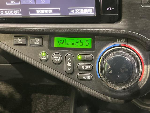 アクア G 純正ナビ フルセグ バックカメラ スマートキー LEDヘッド オートライト ETC 革巻きステアリング ステアリングスイッチ オートエアコン パワーウィンドウ アームレスト付センターコンソールボックス(27枚目)