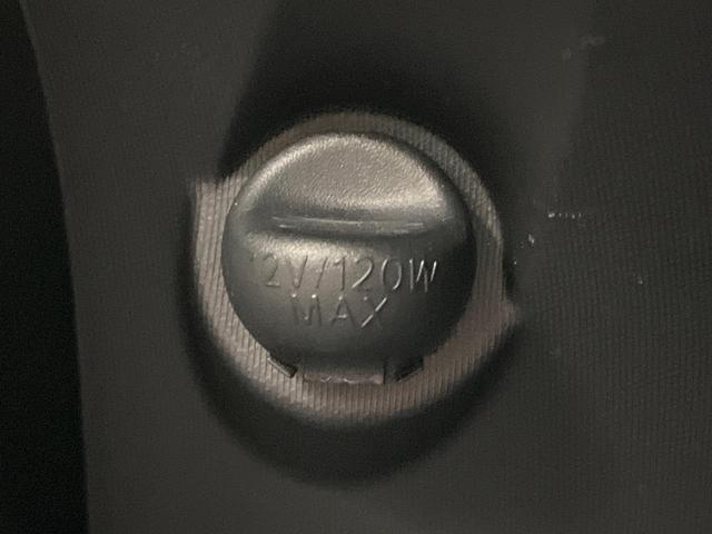 アクア G 純正ナビ フルセグ バックカメラ スマートキー LEDヘッド オートライト ETC 革巻きステアリング ステアリングスイッチ オートエアコン パワーウィンドウ アームレスト付センターコンソールボックス(28枚目)