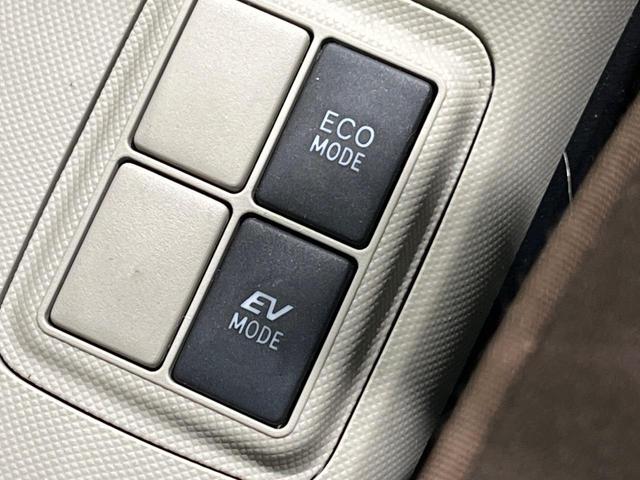 アクア G 純正ナビ フルセグ バックカメラ スマートキー LEDヘッド オートライト ETC 革巻きステアリング ステアリングスイッチ オートエアコン パワーウィンドウ アームレスト付センターコンソールボックス(29枚目)