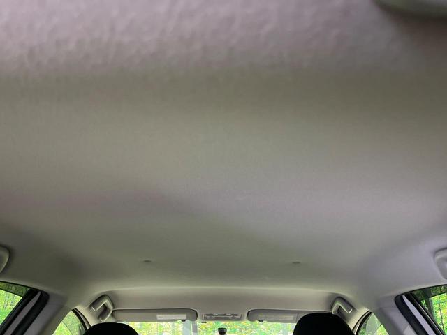 アクア G 純正ナビ フルセグ バックカメラ スマートキー LEDヘッド オートライト ETC 革巻きステアリング ステアリングスイッチ オートエアコン パワーウィンドウ アームレスト付センターコンソールボックス(41枚目)