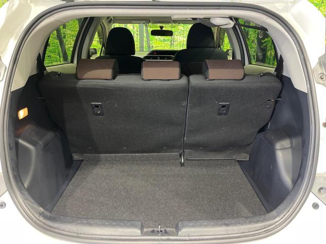 アクア G 純正ナビ フルセグ バックカメラ スマートキー LEDヘッド オートライト ETC 革巻きステアリング ステアリングスイッチ オートエアコン パワーウィンドウ アームレスト付センターコンソールボックス(42枚目)