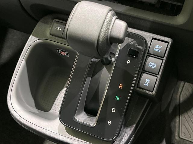 シエンタ ハイブリッドX 登録済未使用車 7人乗 セーフティセンス レーダークルーズ レーントレーシングアシスト パーキングサポートブレーキ 電動ドア LEDヘッド スマートキー オートエアコン 電動格納ミラー スマートキー(24枚目)