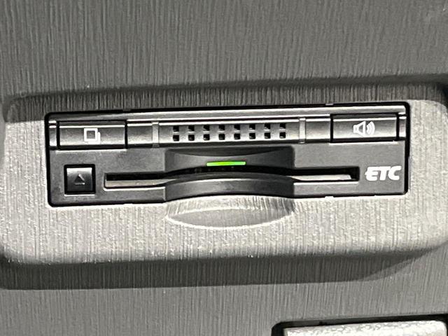 プリウスアルファ G チューン ブラック 7人乗 BIGX9型ナビ 後席モニター バックカメラ クルーズコントロール LEDヘッドライト オートライト スマートキー ドラレコ ETC コーナーセンサー 革巻きステアリング ステアリングスイッチ(7枚目)