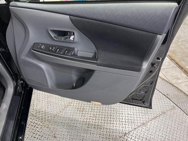 プリウスアルファ G チューン ブラック 7人乗 BIGX9型ナビ 後席モニター バックカメラ クルーズコントロール LEDヘッドライト オートライト スマートキー ドラレコ ETC コーナーセンサー 革巻きステアリング ステアリングスイッチ(44枚目)