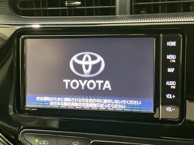 アクア Ｓスタイルブラック　後期　純正ナビ　バックカメラ　オプションＬＥＤヘッドライト　セーフティセンス　クリアランスソナー　パーキングサポートブレーキ　スマートキー　オートライト　ドラレコ　ＥＴＣ　　ステアリングスイッチ（4枚目）