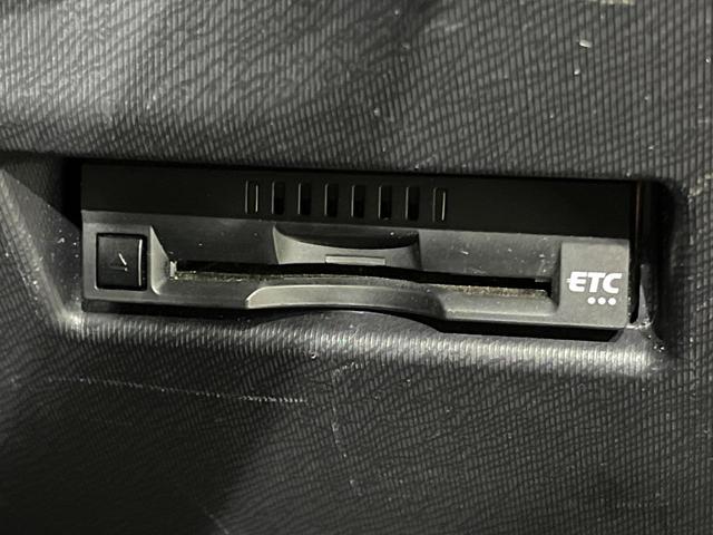 アクア Ｓスタイルブラック　後期　純正ナビ　バックカメラ　オプションＬＥＤヘッドライト　セーフティセンス　クリアランスソナー　パーキングサポートブレーキ　スマートキー　オートライト　ドラレコ　ＥＴＣ　　ステアリングスイッチ（6枚目）