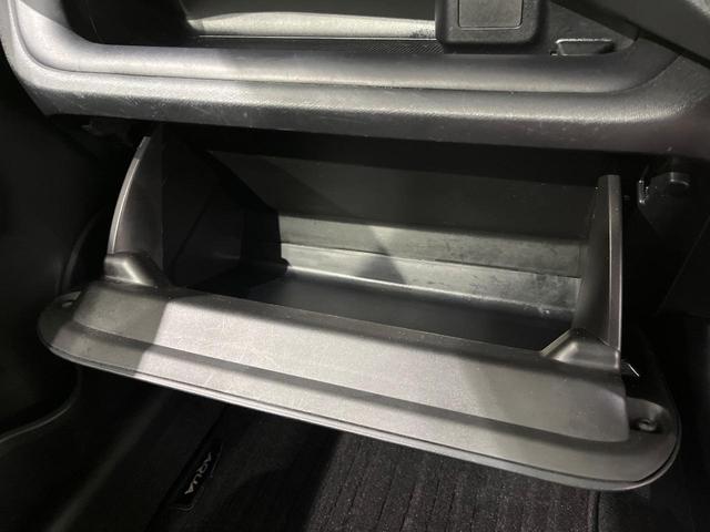 アクア Ｓスタイルブラック　後期　純正ナビ　バックカメラ　オプションＬＥＤヘッドライト　セーフティセンス　クリアランスソナー　パーキングサポートブレーキ　スマートキー　オートライト　ドラレコ　ＥＴＣ　　ステアリングスイッチ（24枚目）