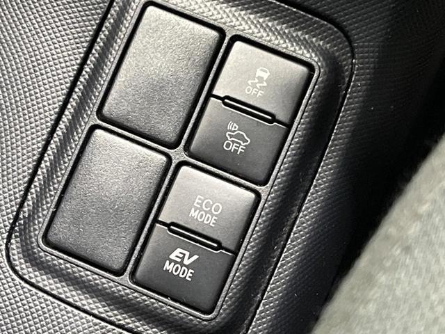 アクア Ｓスタイルブラック　後期　純正ナビ　バックカメラ　オプションＬＥＤヘッドライト　セーフティセンス　クリアランスソナー　パーキングサポートブレーキ　スマートキー　オートライト　ドラレコ　ＥＴＣ　　ステアリングスイッチ（32枚目）