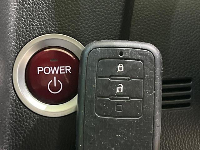 フィットハイブリッド Ｌパッケージ　ＳＤナビ　フルセグ　バックカメラ　シティブレーキアクティブシステム　クルーズコントロール　ＬＥＤヘッドライト　オートライト　スマートキー　プラズマクラスター付オートエアコン　ＥＴＣ　革巻きステアリング（7枚目）