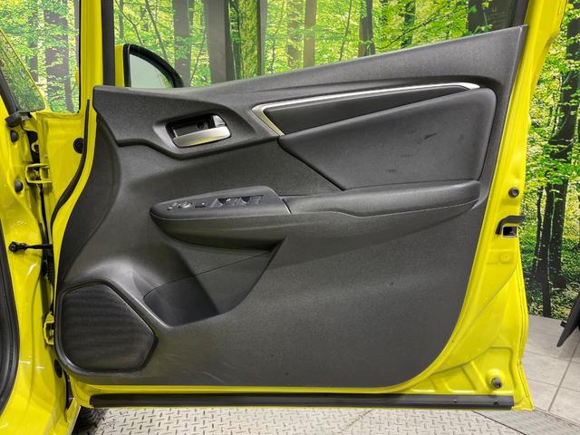 フィットハイブリッド Ｌパッケージ　ＳＤナビ　フルセグ　バックカメラ　シティブレーキアクティブシステム　クルーズコントロール　ＬＥＤヘッドライト　オートライト　スマートキー　プラズマクラスター付オートエアコン　ＥＴＣ　革巻きステアリング（42枚目）