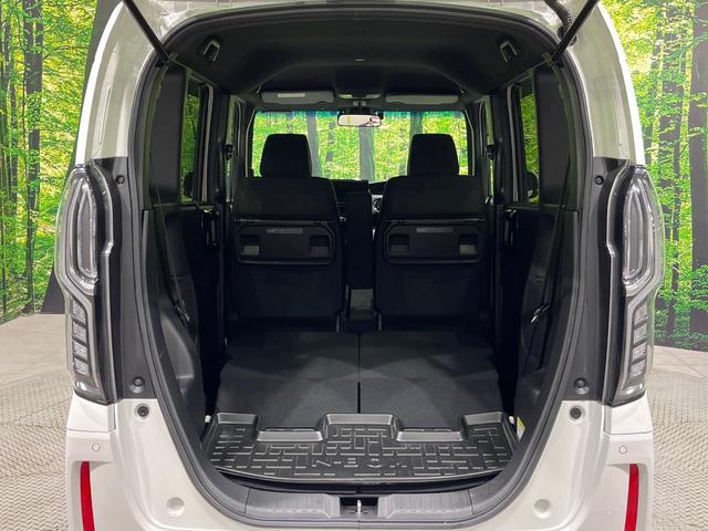 ���i�̂���������ʋ΁A���}���ɏ\���ȉ׎��X�y�[�X���m�ۂ��Ă���܂��B�Z�J���h�V�[�g��|���ƁA�傫�ȉו��̐ύڂ��\�ł���