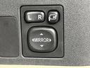 【電動格納ミラー】サイドミラーは電動格納式となっており、狭い駐車場でもキズがつくリスクを抑えられます。