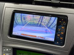 【バックカメラ】駐車時に後方がリアルタイム映像で確認できます。大型商業施設や立体駐車場での駐車時や、夜間のバック時に大活躍！運転スキルに関わらず、今や必須となった装備のひとつです！ 4