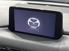 【８インチマツダコネクト】車内の雰囲気にマッチした大型のディスプレイ。スマホ接続でのナビ使用やＢｌｕｅｔｏｏｔｈ再生等、様々な機能が楽しめます。直感的なダイヤル操作が可能で、使い勝手も良好です。 4