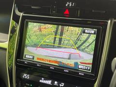 【バックカメラ】駐車時に後方がリアルタイム映像で確認できます。大型商業施設や立体駐車場での駐車時や、夜間のバック時に大活躍！運転スキルに関わらず、今や必須となった装備のひとつです！ 4