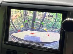 【バックカメラ】駐車時に後方がリアルタイム映像で確認できます。大型商業施設や立体駐車場での駐車時や、夜間のバック時に大活躍！運転スキルに関わらず、今や必須となった装備のひとつです！ 7