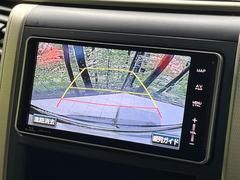 【バックカメラ】駐車時に後方がリアルタイム映像で確認できます。大型商業施設や立体駐車場での駐車時や、夜間のバック時に大活躍！運転スキルに関わらず、今や必須となった装備のひとつです！ 6