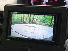 【バックカメラ】駐車時に後方がリアルタイム映像で確認できます。大型商業施設や立体駐車場での駐車時や、夜間のバック時に大活躍！運転スキルに関わらず、今や必須となった装備のひとつです！ 5