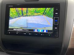 【バックカメラ】駐車時に後方がリアルタイム映像で確認できます。大型商業施設や立体駐車場での駐車時や、夜間のバック時に大活躍！運転スキルに関わらず、今や必須となった装備のひとつです！ 4