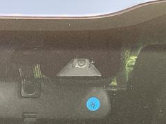【ホンダセンシング】走行中に前方の車両等を認識し、衝突しそうな時は警報とブレーキで衝突回避と被害軽減をアシスト。より安全にドライブをお楽しみいただけます。 6